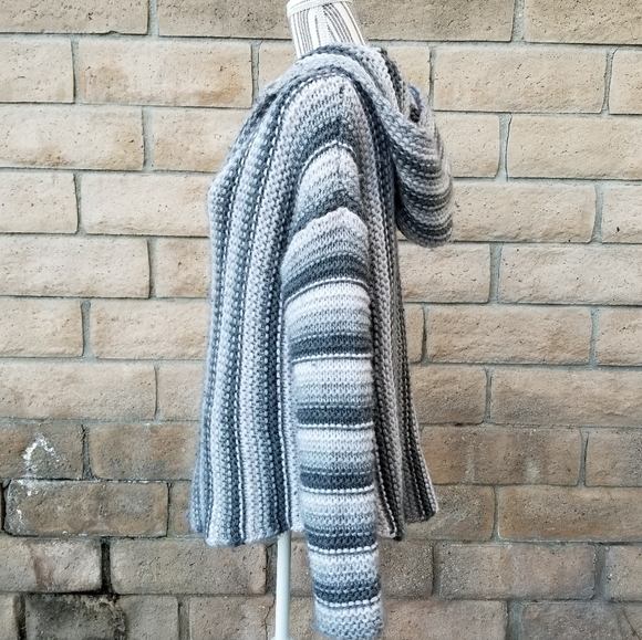 3/$25 Lovestitch Cable Sweater Hoodie Grey Sz M/L - Picture 4 of 9